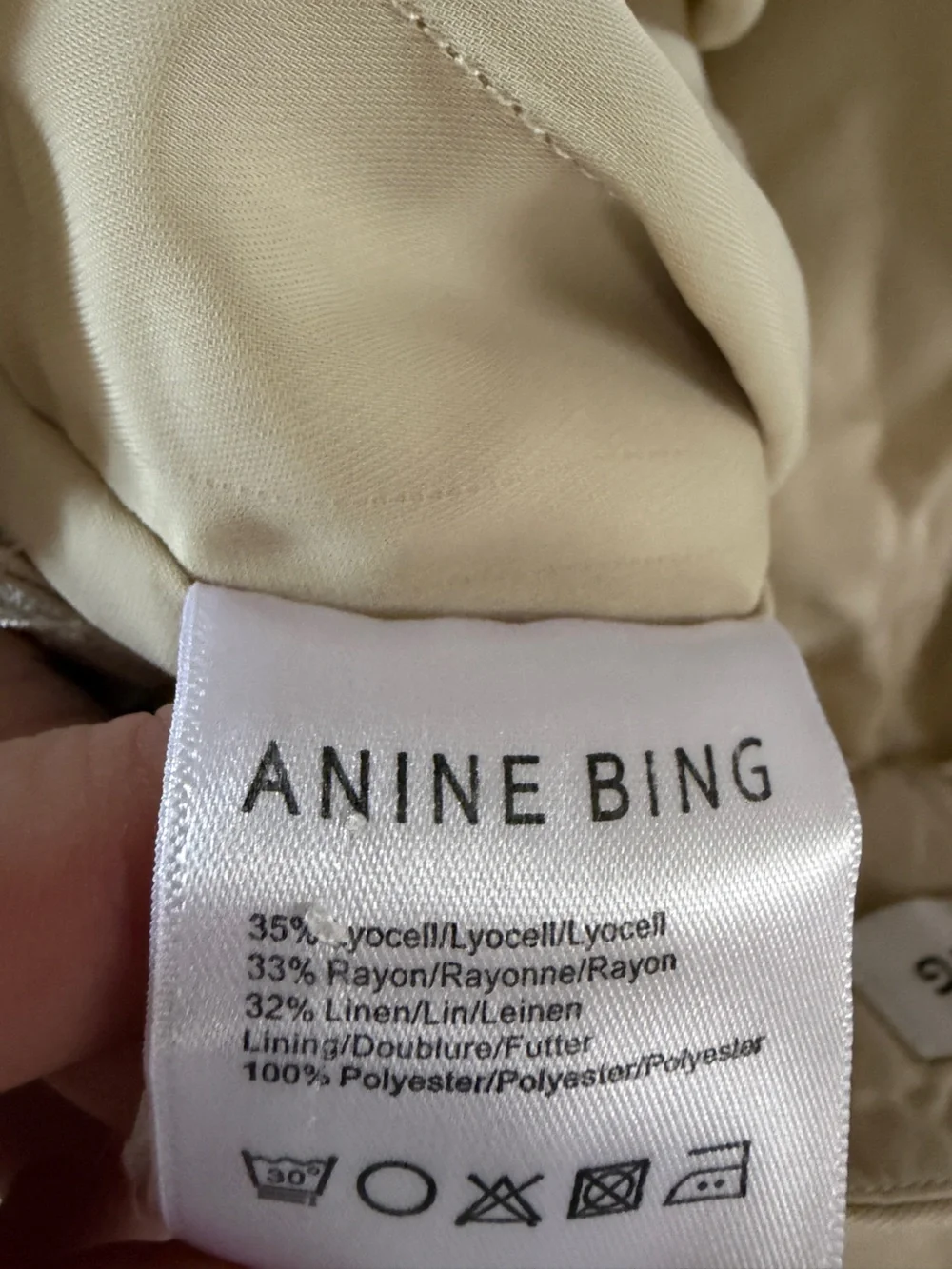 Anine Bing very slight